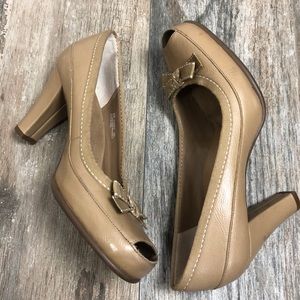 Aerosoles Neutral Peep Toe Heel